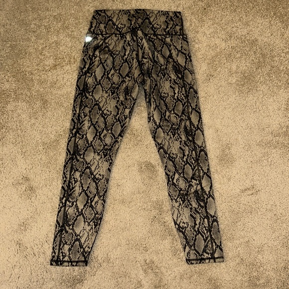 Fabletics Legging - Picture 3 of 4
